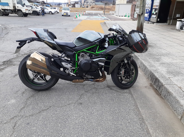 ヴェゼルのNinja・柿本改マフラー・ABDSステッカー・雨だけど・マフラー交換に関するカスタム事例の投稿画像2枚目