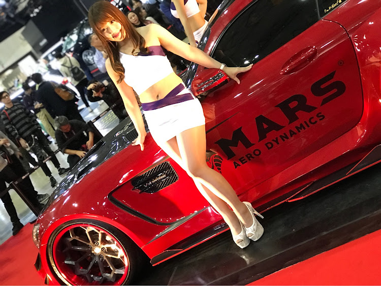 カーキチKENさんが投稿した東京オートサロン2019・一般公開日と変わらねぇ・会場外にダフ屋大勢・来年も行くぞ・史上最高の展示台数に関するカスタム事例の投稿画像1枚目