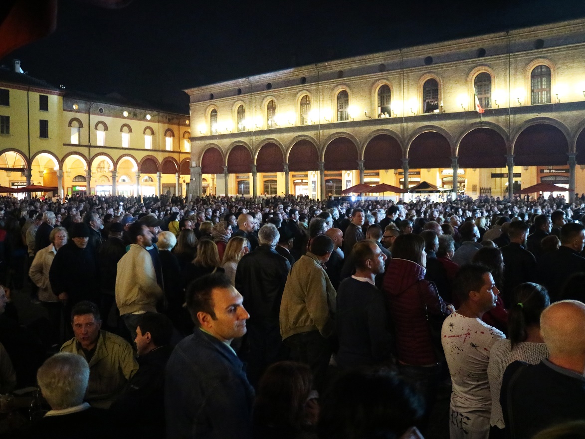 Tutti in piazza di MauroV