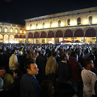 Tutti in piazza di 