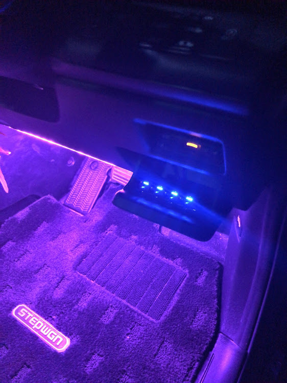 ステップワゴンのアンダーLED・DIY・RK5 SPADAに関するカスタム事例の投稿画像4枚目