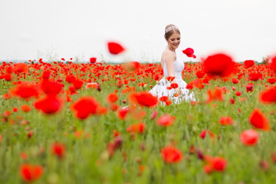 Wedding photographer Robert Petrovic (robertpetrovic). Photo of 9 April 2020