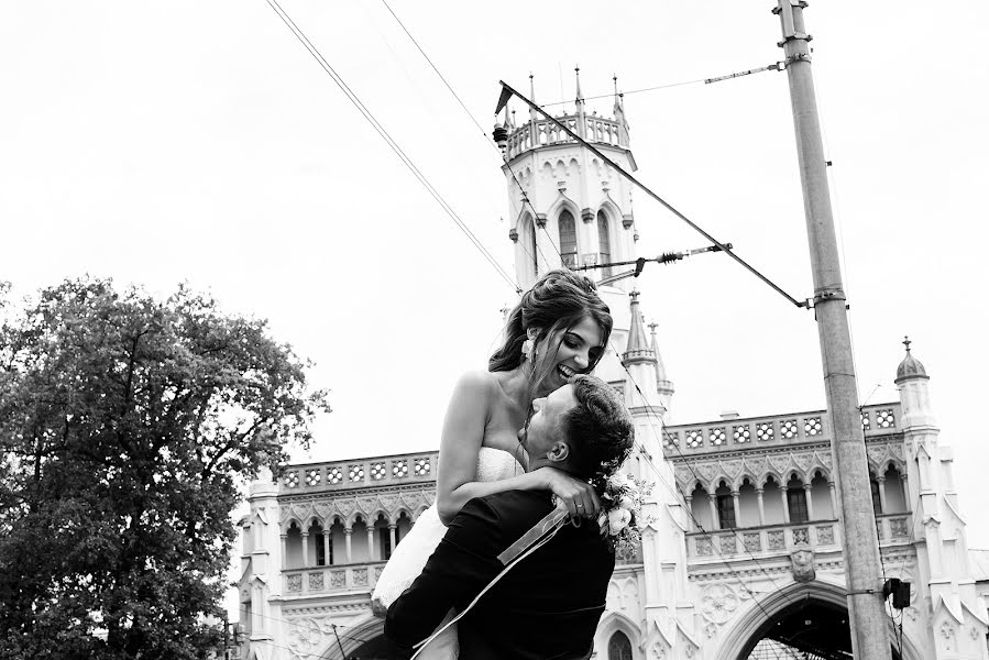 Fotografo di matrimoni Dmitriy Mikhaylovich (serfenday). Foto del 19 agosto 2018