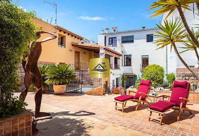 Maison avec piscine et terrasse 17