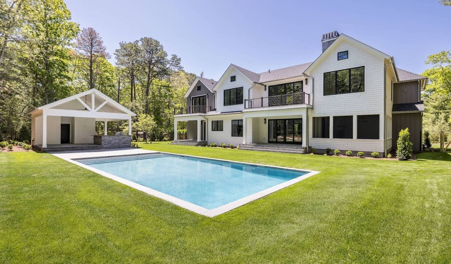 House with pool East Hampton
