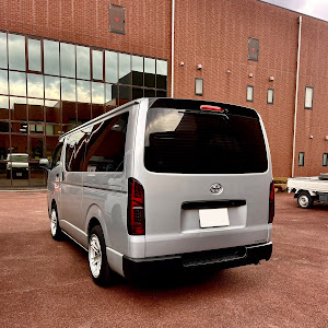 ハイエースバン TRH200V
