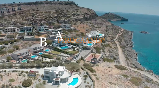 Villa with pool 1