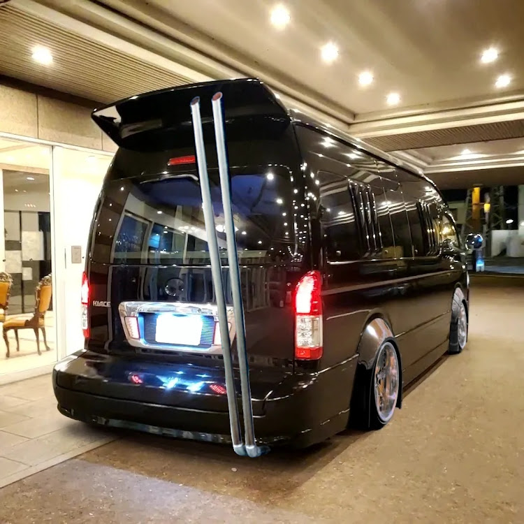 ハイエースの進化シュミレーション・画像加工・延長加工・ワイドをワイド化・早く内装をイジりたいに関するカスタム事例の投稿画像4枚目
