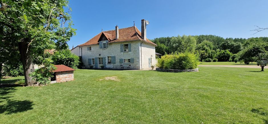 Vente maison 8 pièces 270 m² à Champigny-sur-Veude (37120), 416 000 €