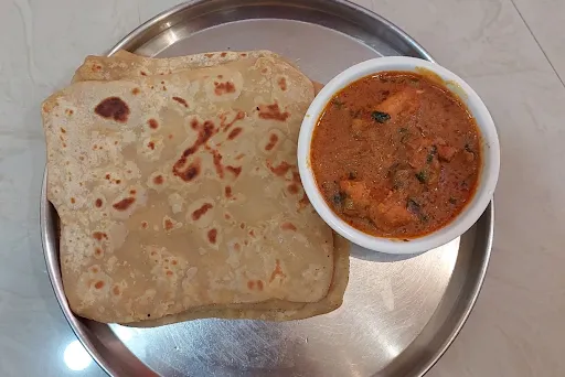 2 Chapati With Chicken Curry