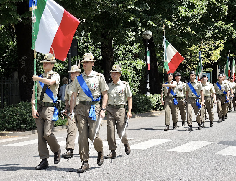 Bandiere in sfilata. di sangiopanza