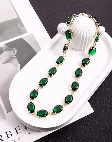 Colar luxuoso com gema verde de alt - 1