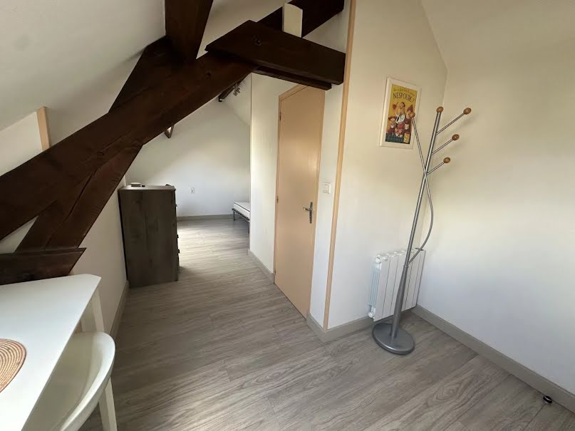 Location meublée appartement 1 pièce 20 m² à Saint-Quentin (02100), 322 €