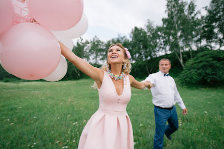 Fotógrafo de casamento Elena Belomestnykh (noyelena). Foto de 3 de agosto 2016