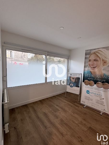 Location  locaux professionnels  11 m² à Verrieres-le-buisson (91370), 887 €