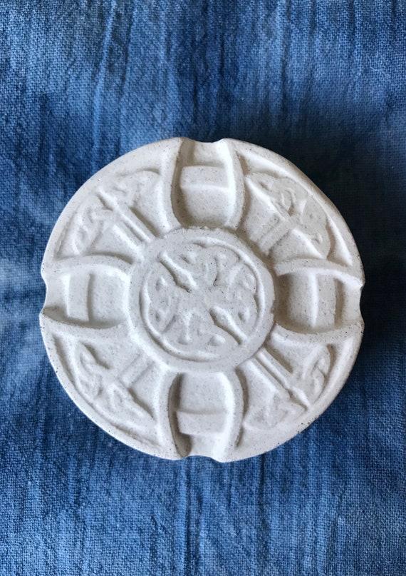 Plasterite Celtic knot design. EMF protection EO diffuser | Etsy