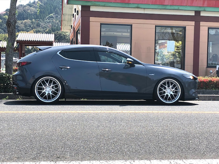 MAZDA3のマツダ3ファストバック・いつもイイネ&コメントありがとうございます🙇‍♂️・中国庭園燕趙園に関するカスタム事例の投稿画像2枚目