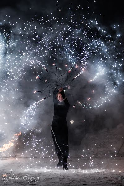 Fotógrafo de casamento Evgeniy Ryabcev (ryabtsev). Foto de 21 de março 2017