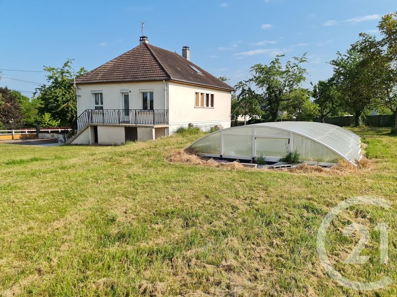 Vente maison 5 pièces 130 m² à Saint-Pierre-le-Moûtier (58240), 199 000 €