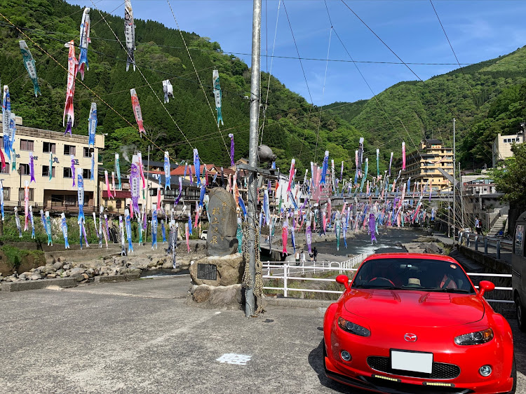 ロードスターのやっぱり赤が好き・トゥルーレッド・ゴールデンウィーク・杖立温泉鯉のぼり祭り・唐揚げ♪に関するカスタム事例の投稿画像1枚目