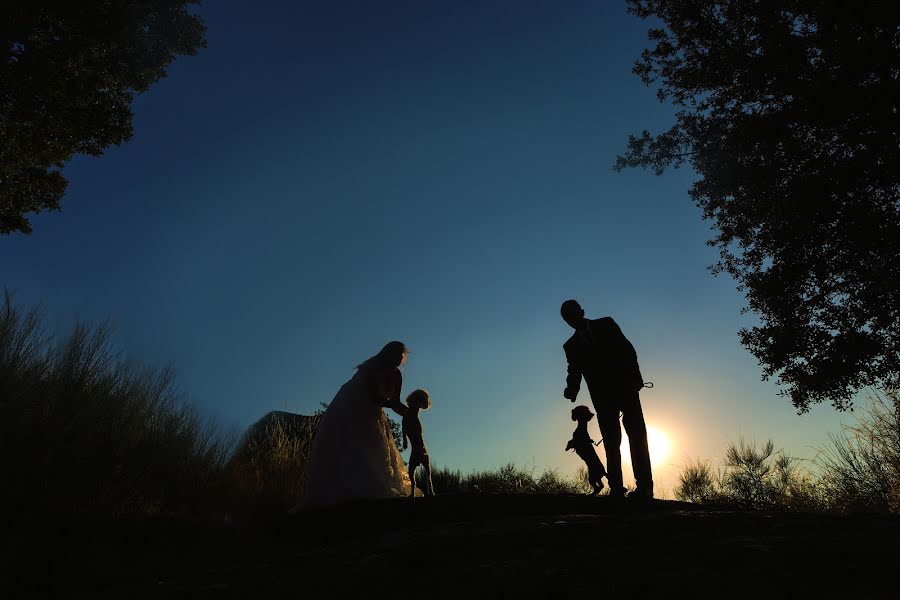 Fotógrafo de casamento Julia Guerrero (fotomartinvideo). Foto de 3 de setembro 2018