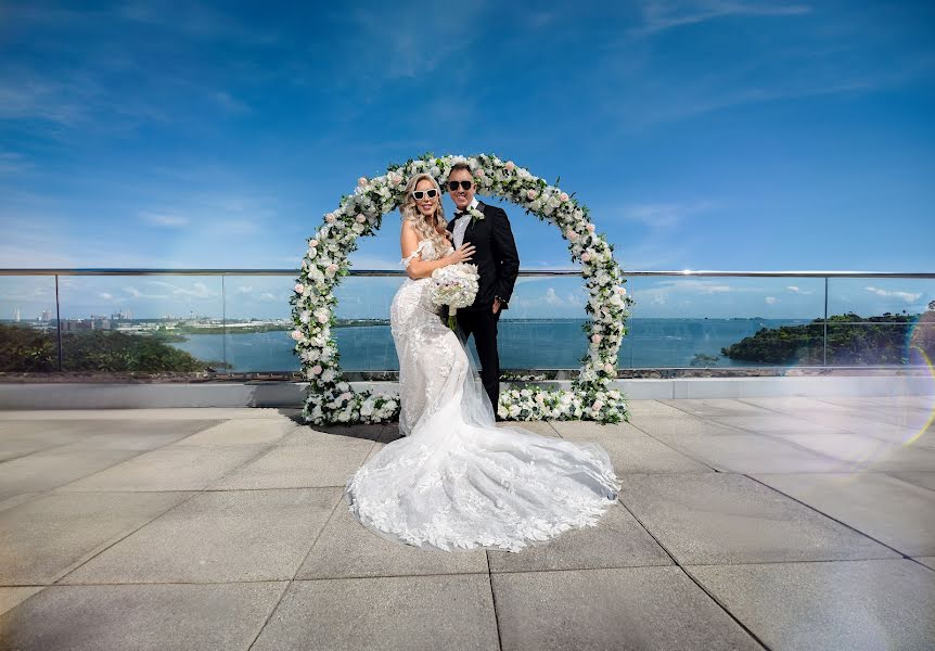 Wedding photographer Bruno Urbina (brunoneptuno). Photo of 8 October 2023