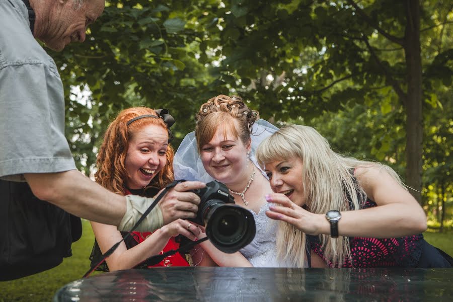 Wedding photographer Valentina Baturina (valentinalucky). Photo of 17 December 2013