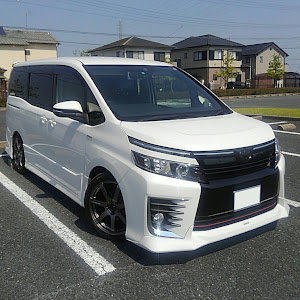 ヴォクシー ZRR85W