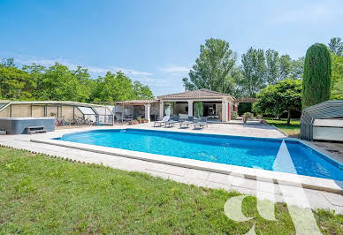 Maison avec piscine et terrasse 19