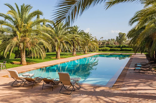 Villa with pool 4