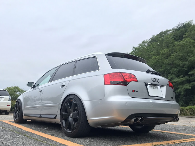 S4 アバントのアウディ乗りと繋がりたい・マッドブラック化・V8はいいぞに関するカスタム事例の投稿画像4枚目