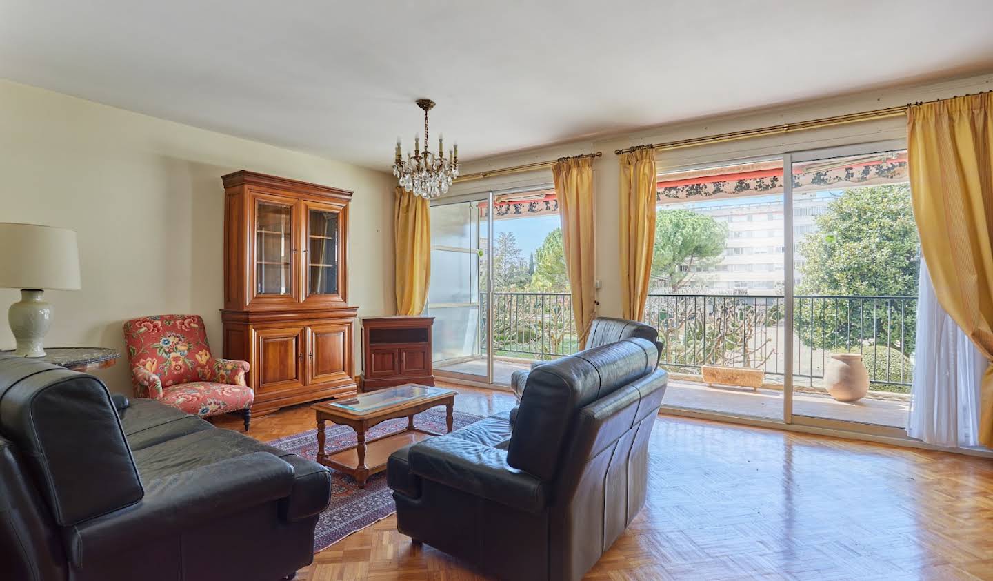 Apartment with terrace Aix-en-Provence