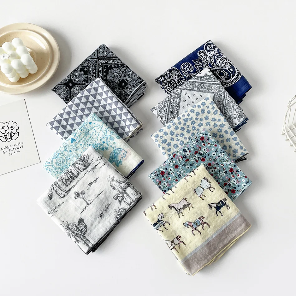 Dames hoofddoek van puur katoen met all-over print, veelzijdig, comfortabel en stijlvol, ideaal voor elke outfit en gelegenheid.