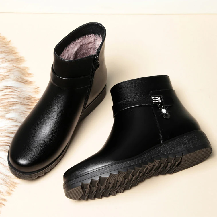 Women's flat bottom suede boots with flat heel. Comfortable and stylish, perfect for everyday wear. Great for casual out