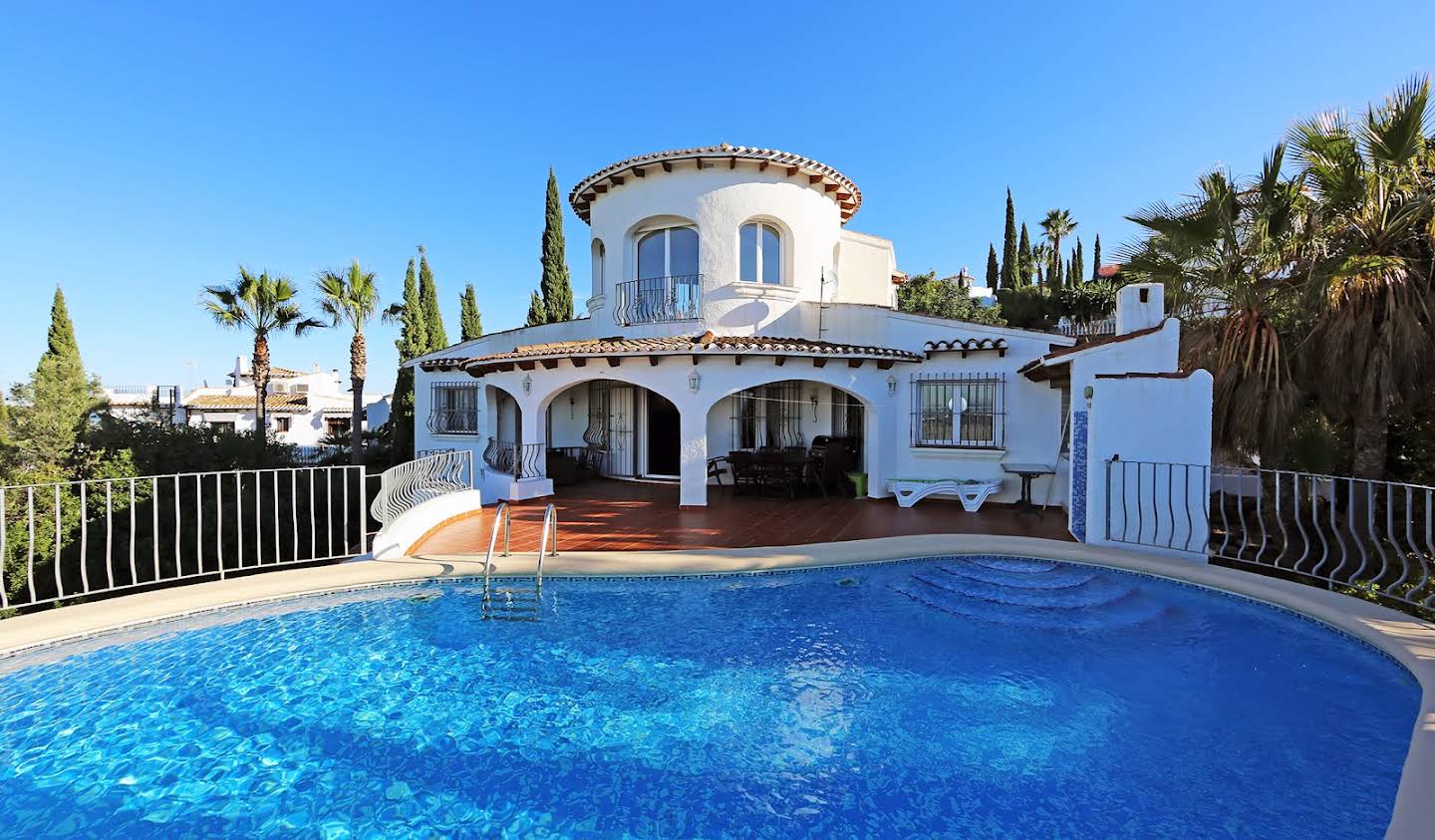 Villa avec piscine en bord de mer Dénia