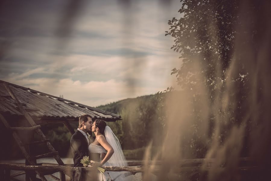 Wedding photographer Jakub Viktora (viktora). Photo of 1 November 2015