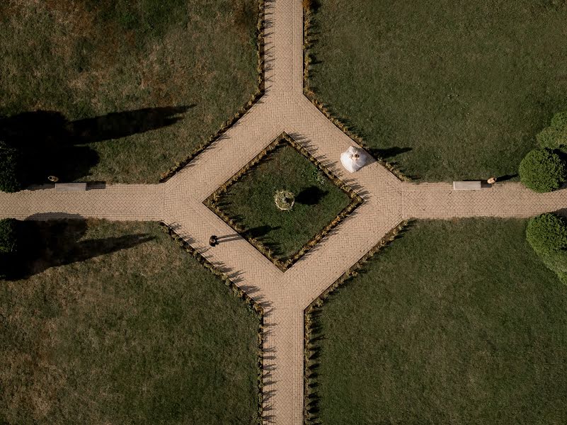 Fotografo di matrimoni Viktoriya Chayka (larumph). Foto del 23 aprile 2022