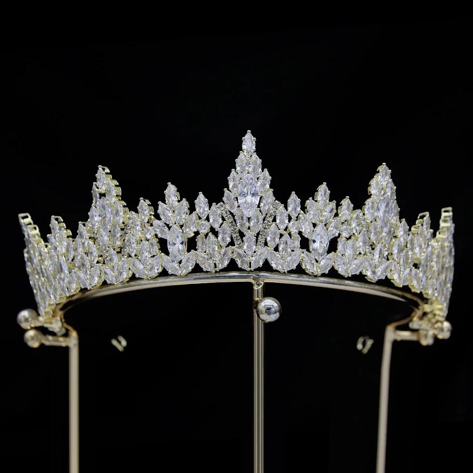 Europäische und amerikanische Brautkrone Kopfschmuck Funkelnder Haarschmuck für Bräute Stilvoller Kopfschmuck für Hochzeiten und besondere Anlässe.