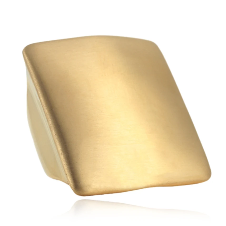 Bague carrée en acier titane tendance pour hommes et femmes. Élégance, résistance et style pour un look moderne et sophistiqué.