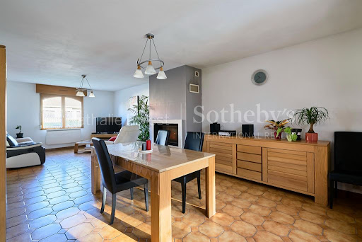 House with garden 5