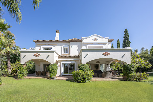 Villa with pool and terrace 5