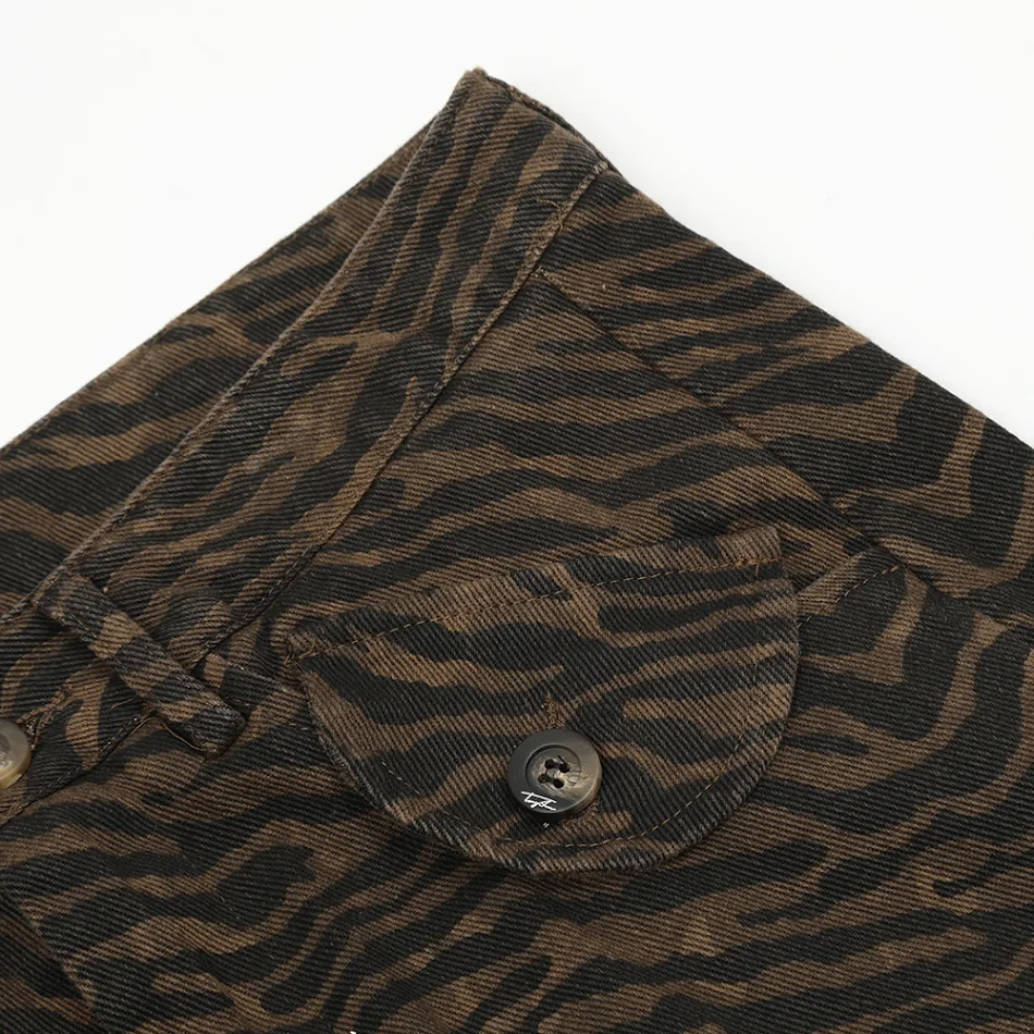 Pantalones casuales de hombre con estampado de cebra, cómodos y modernos. Perfectos para un look casual y desenfadado con estilo único y llamativo.