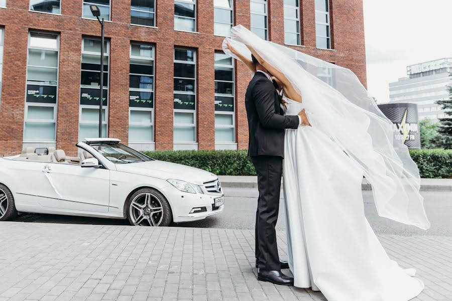 Wedding photographer Vitaliy Ushakov (ushakovitalii). Photo of 24 March 2021