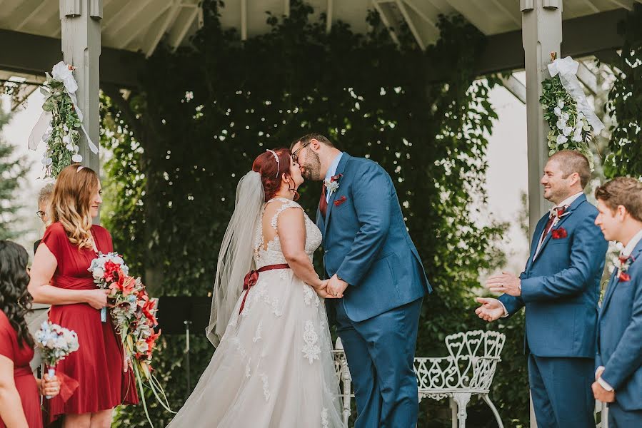 Fotografo di matrimoni Emilie Smith (emiliesmith). Foto del 10 maggio 2019