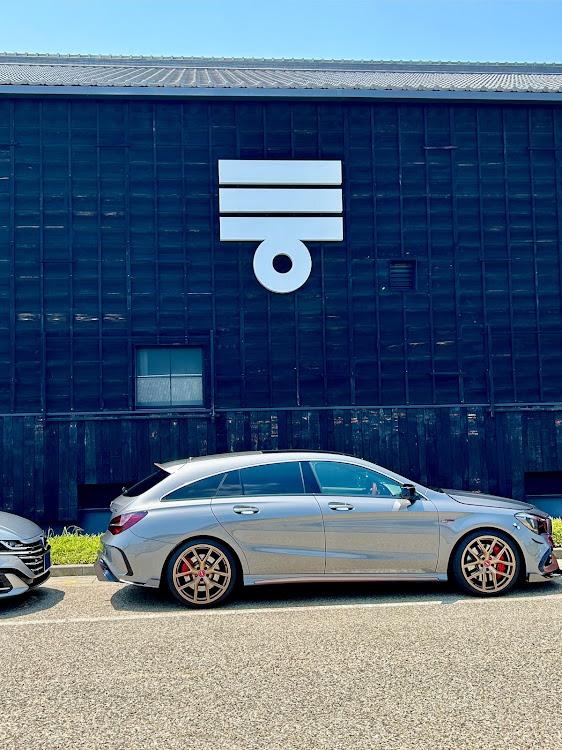 アルテオンのあおにゃんとVIPツアー旅・この車！アルテオンっていいます！・みんなの足元が見てみたいに関するカスタム事例の投稿画像2枚目