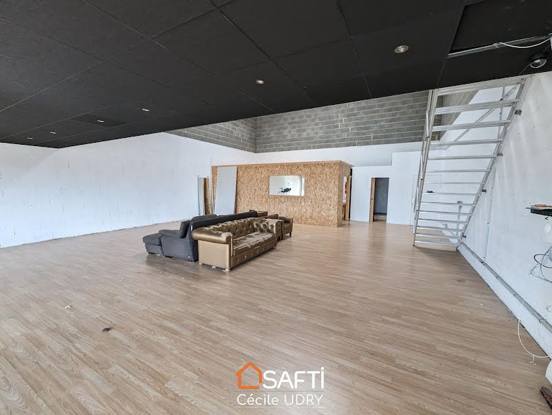 Vente locaux professionnels 2 pièces 204 m² à La Ville-aux-Dames (37700), 284 000 €