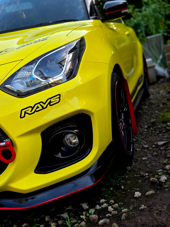 スイフトスポーツの洗車の頻度ってどのくらい？・洗車・ブレーキパッド・我が家のにゃんこに関するカスタム事例の投稿画像1枚目