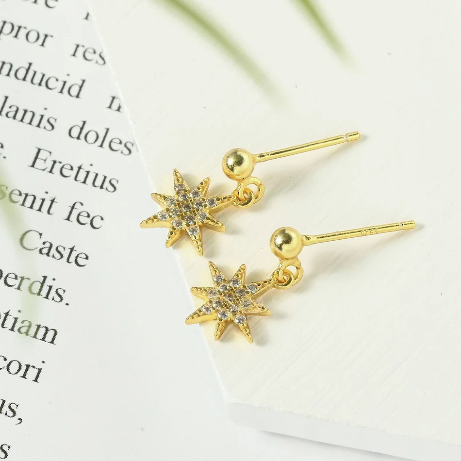 Boucles d'oreilles tendance en argent sterling S925 avec diamants. Un accessoire élégant pour sublimer votre style au quotidien.