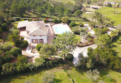 Propriété avec piscine et jardin 5