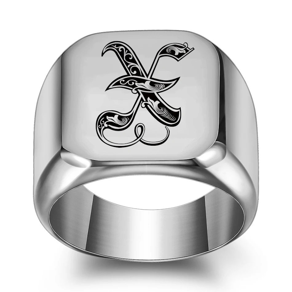 Bague en acier inoxydable titane avec 26 initiales anglaises pour homme, design élégant et résistant, cadeau personnalisé idéal.
